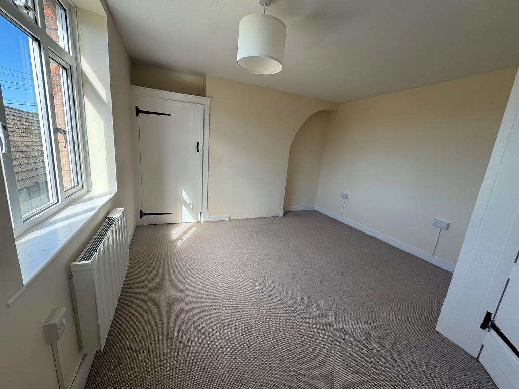 Lot: 182 - TWO-BEDROOM MID-TERRACE COTTAGE IN VILLAGE LOCATION - Bedroom 1
